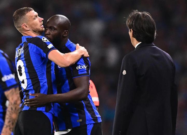 开云体育平台APP-球队冷静应对逆境，逆袭夺得胜利